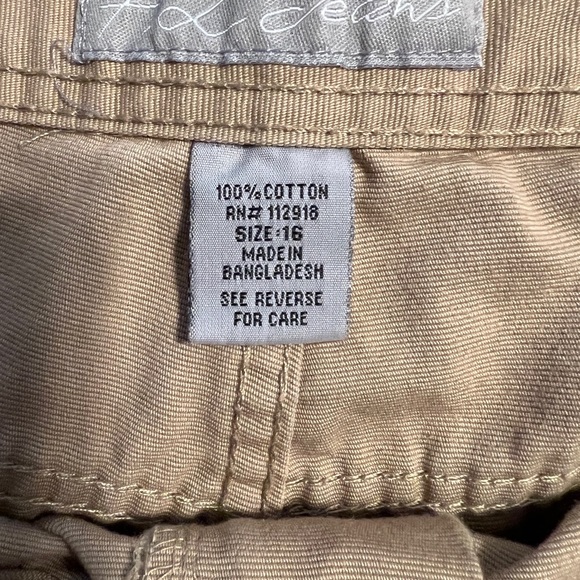 Shorts - Picture 3 of 3